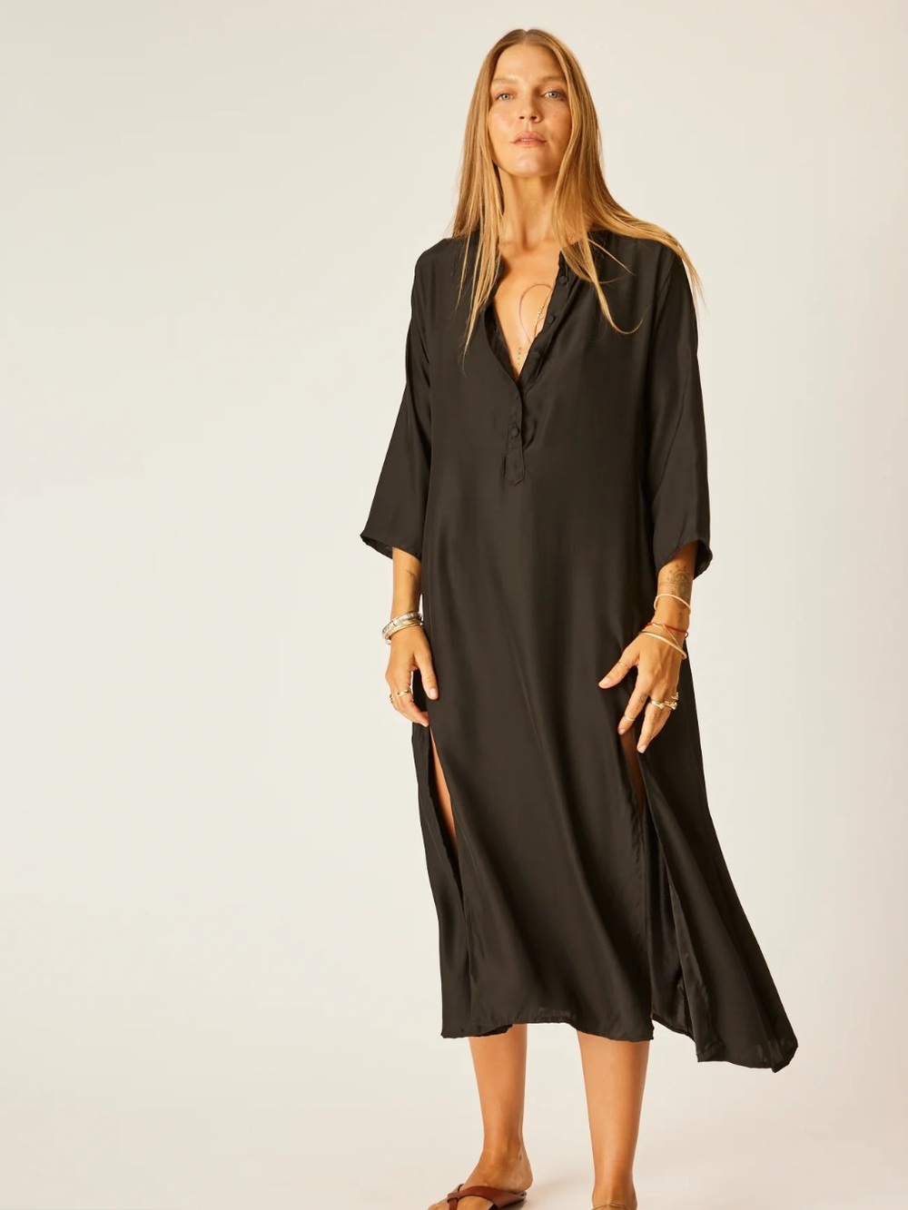 Relaxed V-Neck Midi Dress in Black